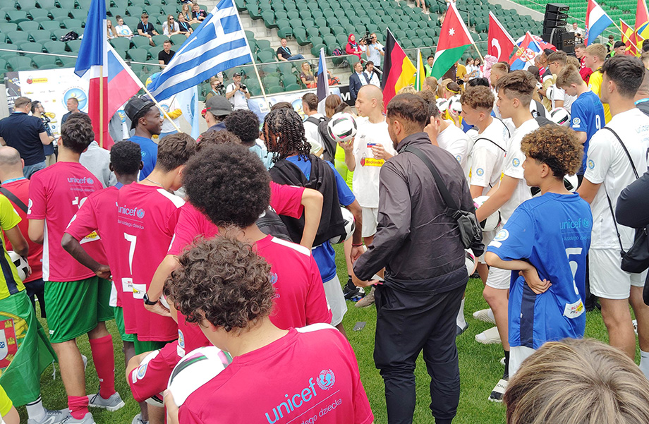 世界とつながる経験ポーランドでのサッカー大会・交流